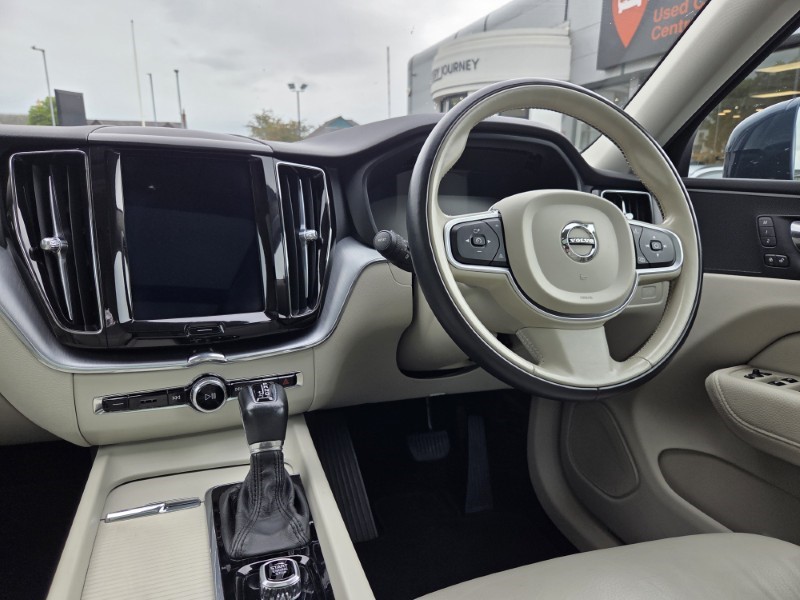 2018 (18) VOLVO XC60 2.0 D4 Momentum Pro 5dr AWD Geartronic 5481621