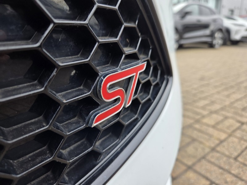 2018 (18) FORD FOCUS 2.0T EcoBoost ST-2 Navigation 5dr 5481700