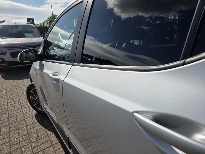 2018 (18) HYUNDAI I10 1.2 Premium 5dr 5481404