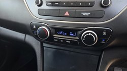 2018 (18) HYUNDAI I10 1.2 Premium 5dr 5481428