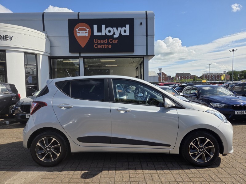 2018 (18) HYUNDAI I10 1.2 Premium 5dr 5481394