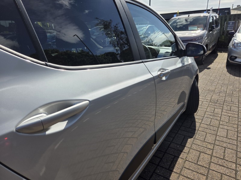2018 (18) HYUNDAI I10 1.2 Premium 5dr 5481406