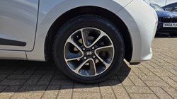 2018 (18) HYUNDAI I10 1.2 Premium 5dr 5481395