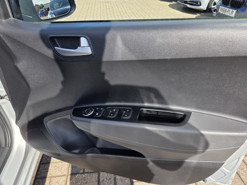 2018 (18) HYUNDAI I10 1.2 Premium 5dr 5481422