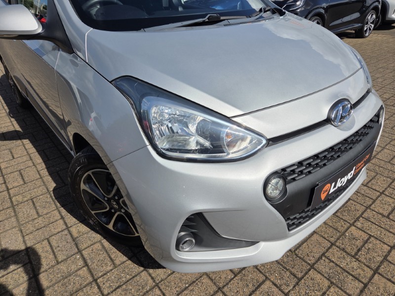 2018 (18) HYUNDAI I10 1.2 Premium 5dr 5481400