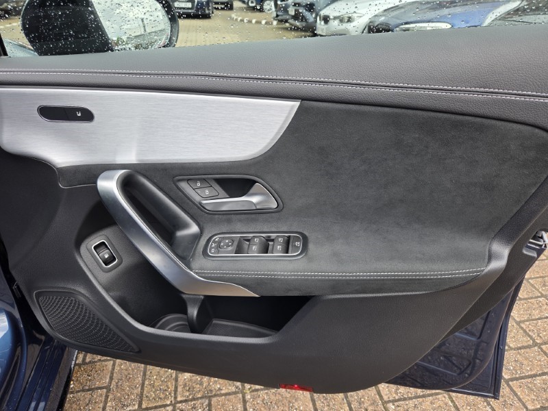 2021 (71) MERCEDES-BENZ A CLASS A250e AMG Line Premium Edition 4dr Auto 5491258