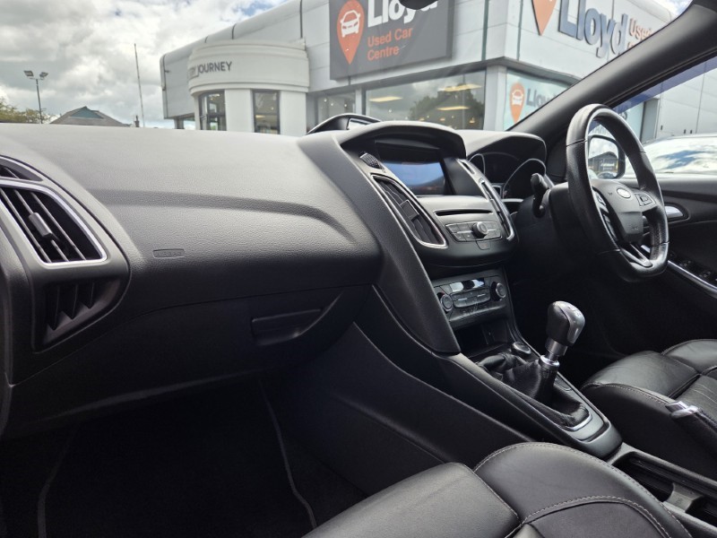 2018 (18) FORD FOCUS 2.0T EcoBoost ST-3 Navigation 5dr 5494317