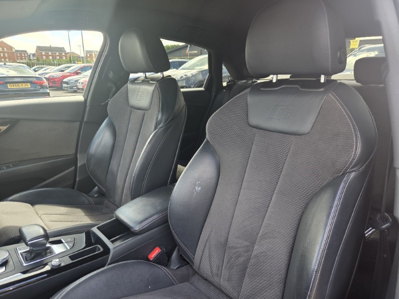 2019 (19) AUDI A4 35 TFSI Black Edition 4dr S Tronic 5520058