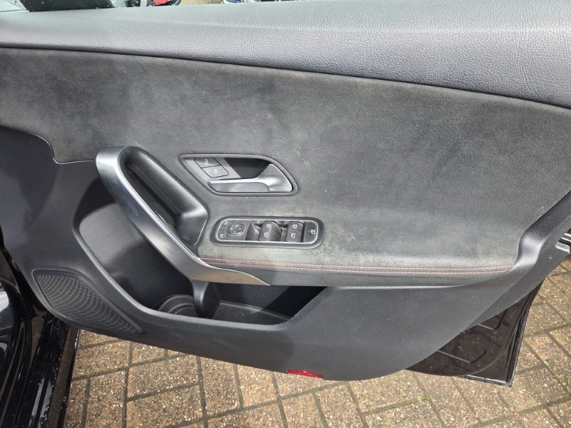 2019 (19) MERCEDES-BENZ A CLASS A200d AMG Line 5dr Auto 5524954
