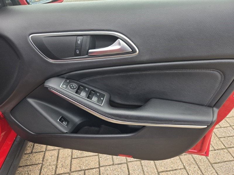 2018 (67) MERCEDES-BENZ GLA 200 SE 5dr Auto 5568014