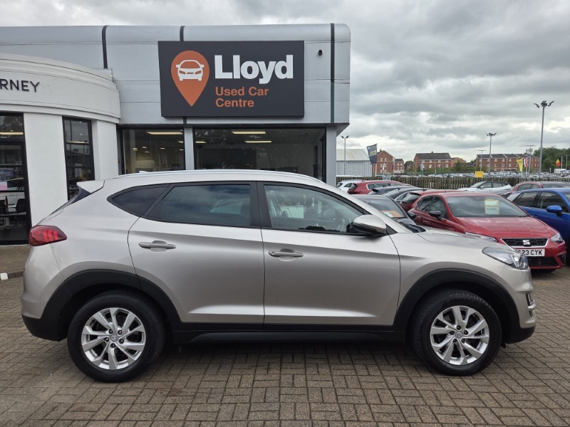 2019 (19) HYUNDAI TUCSON 1.6 GDi SE Nav 5dr 2WD 5560284