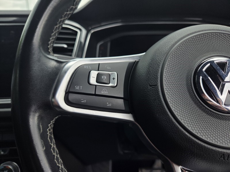 2018 (18) VOLKSWAGEN T-ROC 1.5 TSI EVO R-Line 5dr DSG 5560363
