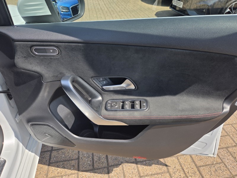 2019 (69) MERCEDES-BENZ A CLASS A180d AMG Line Premium 5dr Auto 5607860