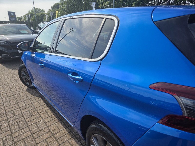 2020 (70) PEUGEOT 308 1.2 PureTech 130 Allure 5dr [Digital i-Cockpit] 5596896