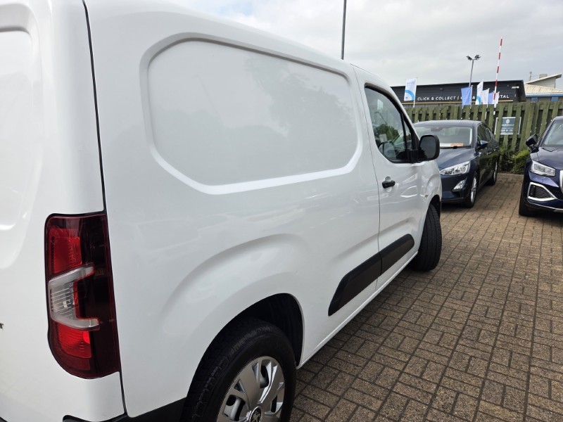 2021 (70) PEUGEOT COMMERCIAL PARTNER 1000 1.5 BlueHDi 100 Grip Van 5622045