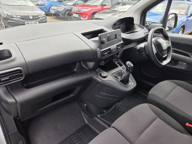 2021 (70) PEUGEOT COMMERCIAL PARTNER 1000 1.5 BlueHDi 100 Grip Van 5622058