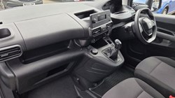 2021 (70) PEUGEOT COMMERCIAL PARTNER 1000 1.5 BlueHDi 100 Grip Van 5622058