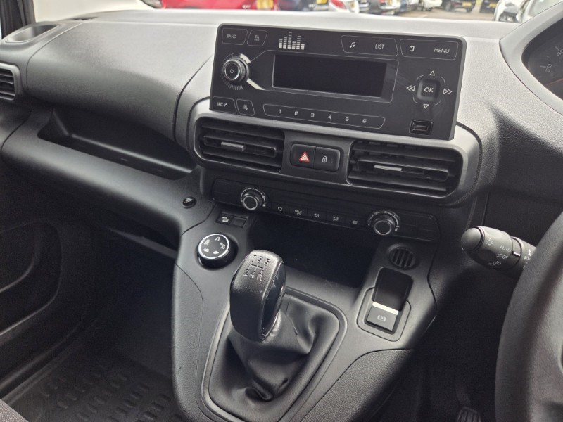 2021 (70) PEUGEOT COMMERCIAL PARTNER 1000 1.5 BlueHDi 100 Grip Van 5622067