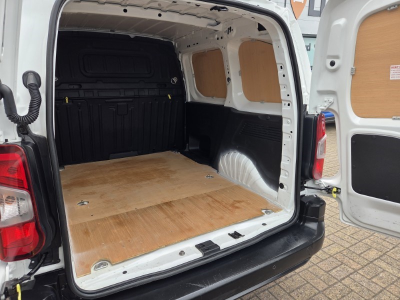 2021 (70) PEUGEOT COMMERCIAL PARTNER 1000 1.5 BlueHDi 100 Grip Van 5622051