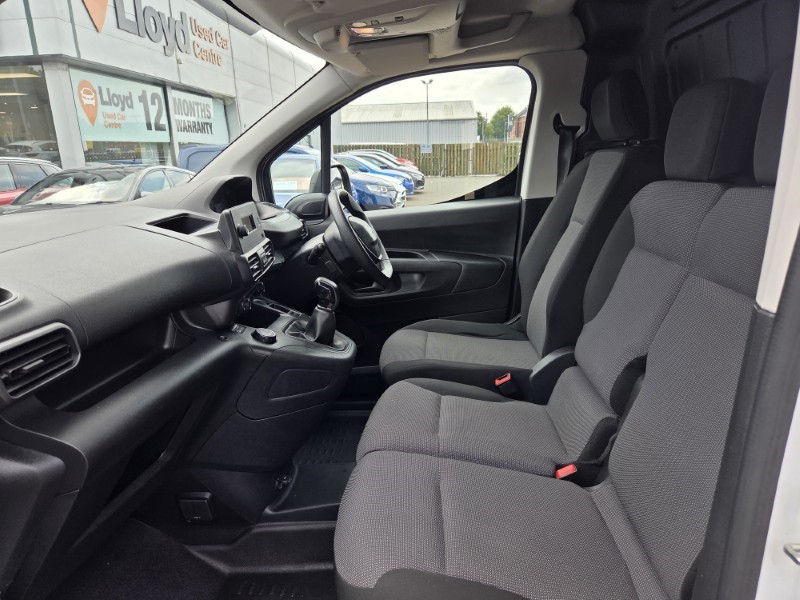 2021 (70) PEUGEOT COMMERCIAL PARTNER 1000 1.5 BlueHDi 100 Grip Van 5622056