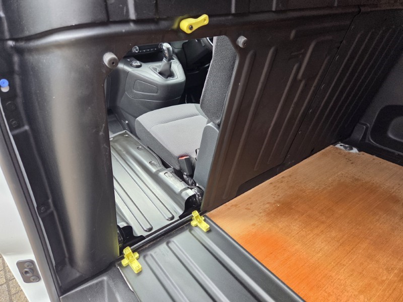 2021 (70) PEUGEOT COMMERCIAL PARTNER 1000 1.5 BlueHDi 100 Grip Van 5622054