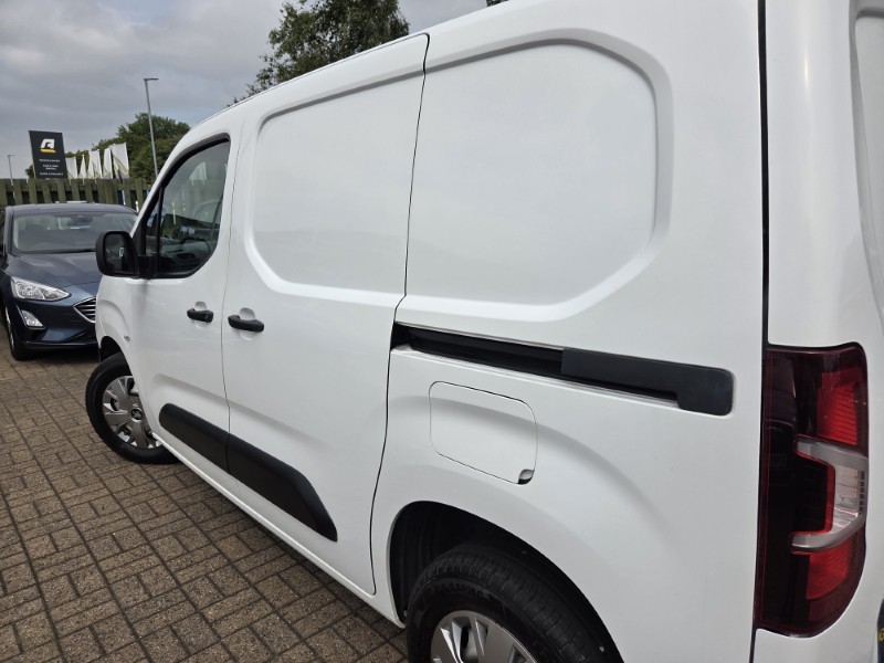2021 (70) PEUGEOT COMMERCIAL PARTNER 1000 1.5 BlueHDi 100 Grip Van 5622044