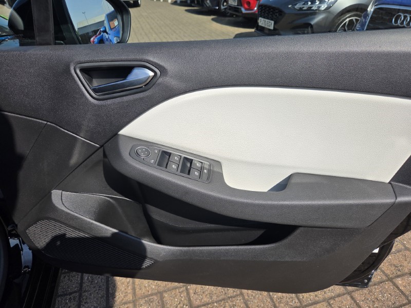 2023 (72) RENAULT CLIO 1.6 E-TECH full hybrid 145 Techno 5dr Auto 5608898
