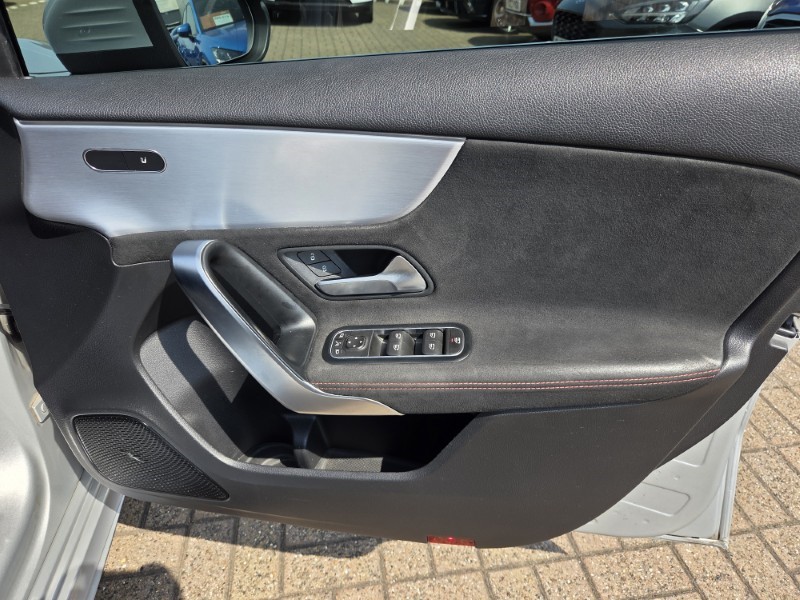 2019 (19) MERCEDES-BENZ A CLASS A180d AMG Line Premium 5dr Auto 5618914
