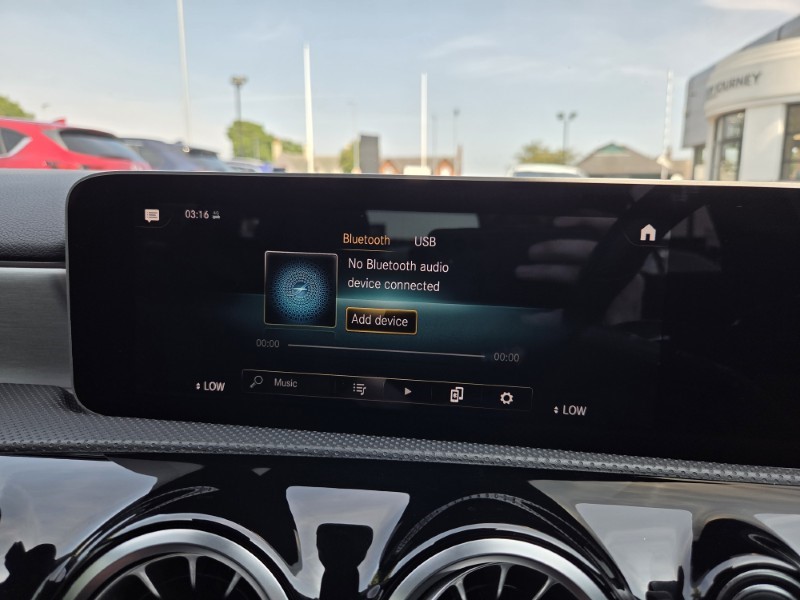 2019 (19) MERCEDES-BENZ A CLASS A180d AMG Line Premium 5dr Auto 5618931