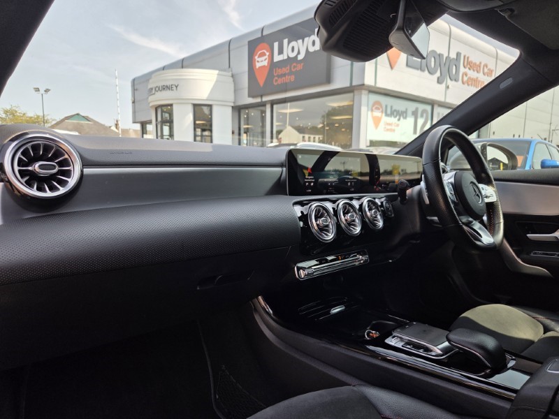 2019 (19) MERCEDES-BENZ A CLASS A180d AMG Line Premium 5dr Auto 5618910