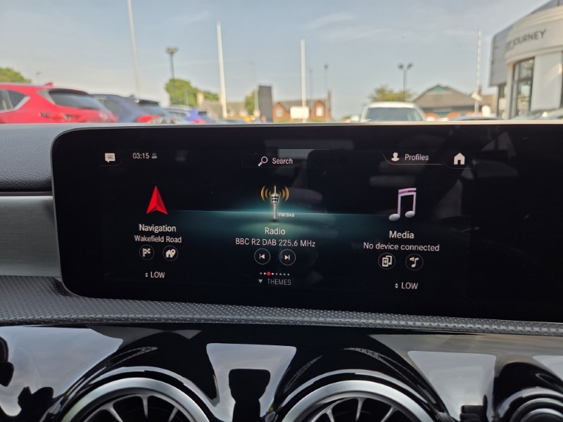 2019 (19) MERCEDES-BENZ A CLASS A180d AMG Line Premium 5dr Auto 5618924