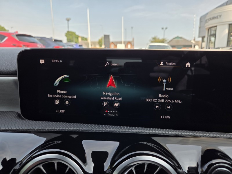 2019 (19) MERCEDES-BENZ A CLASS A180d AMG Line Premium 5dr Auto 5618925