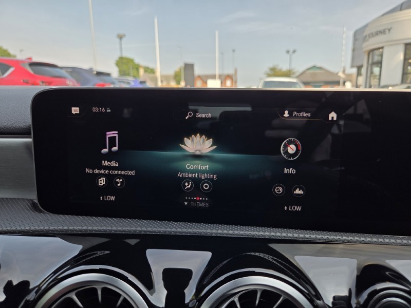 2019 (19) MERCEDES-BENZ A CLASS A180d AMG Line Premium 5dr Auto 5618926