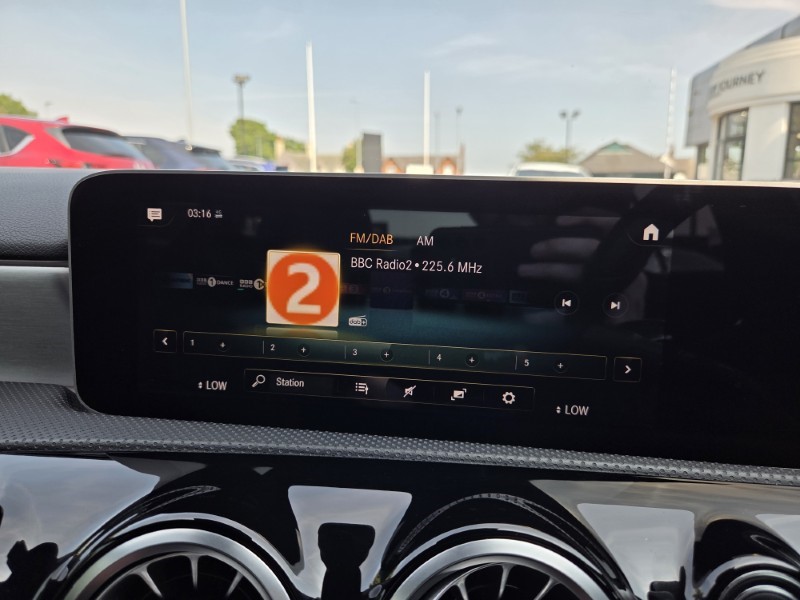 2019 (19) MERCEDES-BENZ A CLASS A180d AMG Line Premium 5dr Auto 5618930