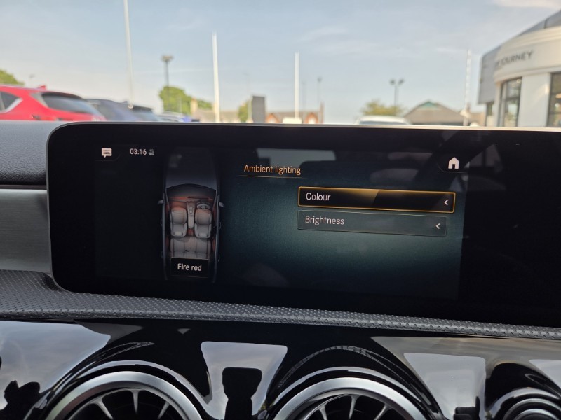 2019 (19) MERCEDES-BENZ A CLASS A180d AMG Line Premium 5dr Auto 5618932