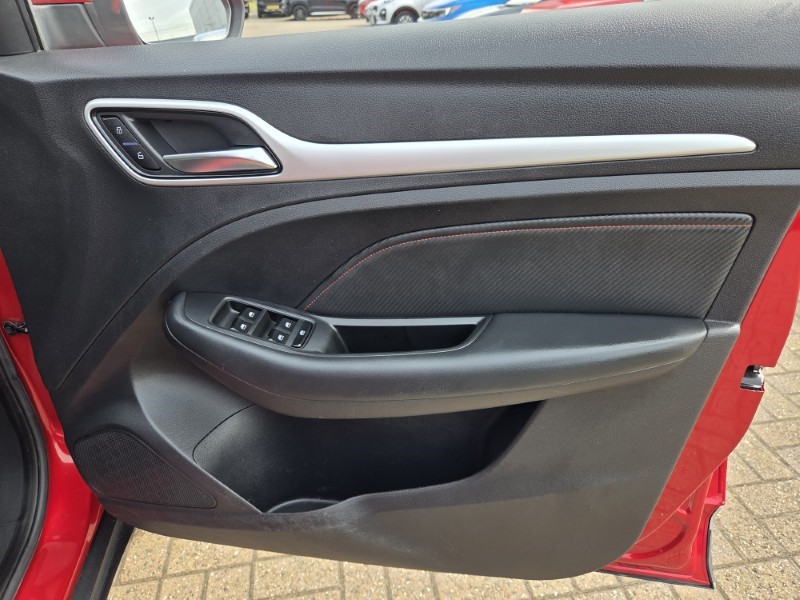 2022 (71) MG MOTOR UK ZS 1.5 VTi-TECH Exclusive 5dr 5621914