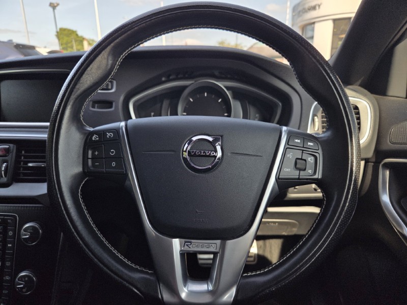 2019 (68) VOLVO V40 D2 [120] R DESIGN Nav Plus 5dr Geartronic 5645305