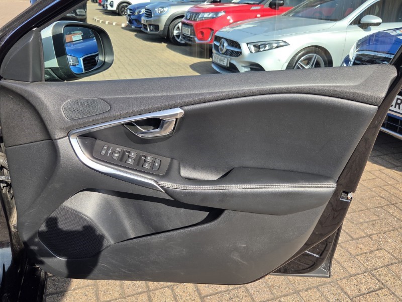 2019 (68) VOLVO V40 D2 [120] R DESIGN Nav Plus 5dr Geartronic 5645301