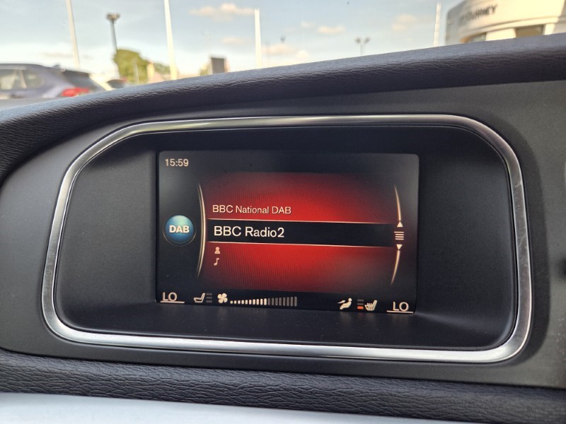 2019 (68) VOLVO V40 D2 [120] R DESIGN Nav Plus 5dr Geartronic 5645309