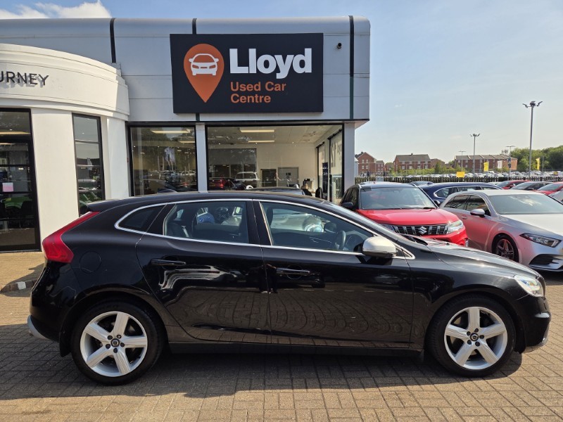 2019 (68) VOLVO V40 D2 [120] R DESIGN Nav Plus 5dr Geartronic 5645273