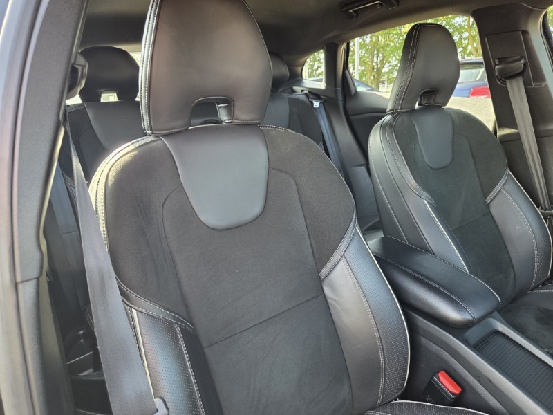 2019 (68) VOLVO V40 D2 [120] R DESIGN Nav Plus 5dr Geartronic 5645300