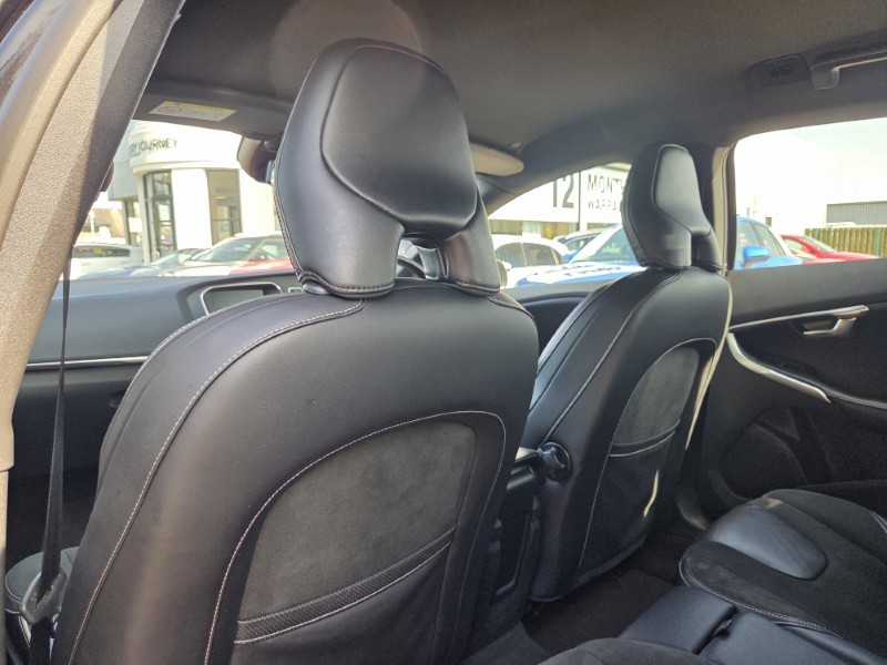 2019 (68) VOLVO V40 D2 [120] R DESIGN Nav Plus 5dr Geartronic 5645291