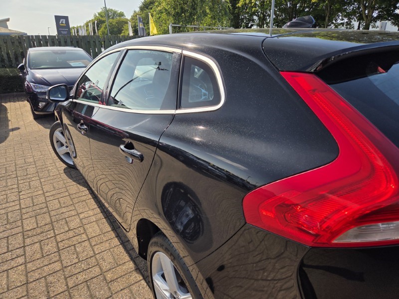 2019 (68) VOLVO V40 D2 [120] R DESIGN Nav Plus 5dr Geartronic 5645281
