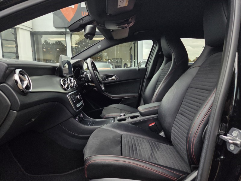 2020 (69) MERCEDES-BENZ GLA 180 AMG Line Edition 5dr Auto 5649521