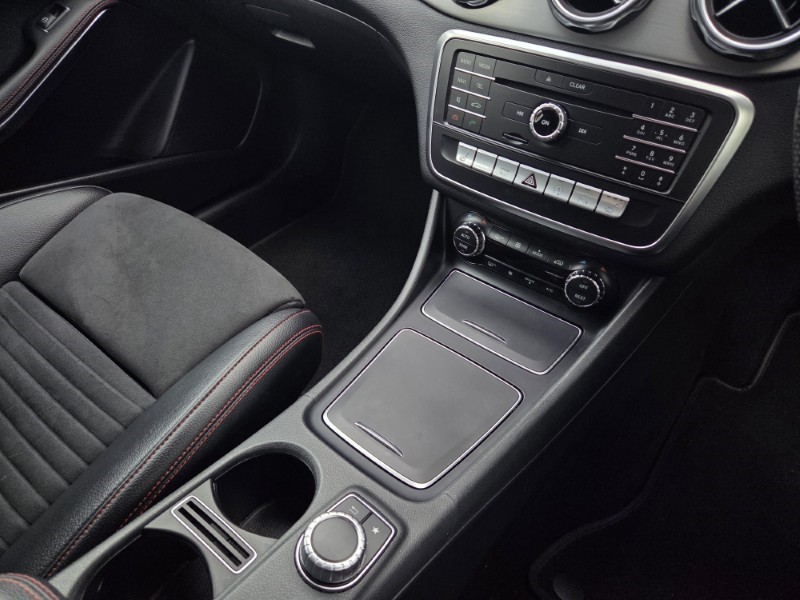 2020 (69) MERCEDES-BENZ GLA 180 AMG Line Edition 5dr Auto 5649529
