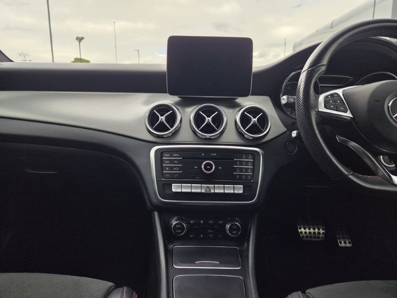 2020 (69) MERCEDES-BENZ GLA 180 AMG Line Edition 5dr Auto 5649517