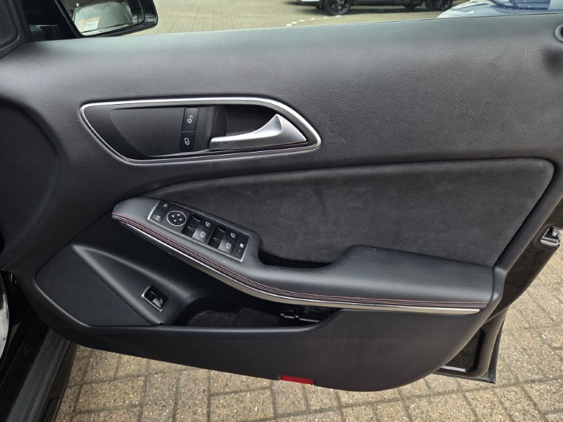 2020 (69) MERCEDES-BENZ GLA 180 AMG Line Edition 5dr Auto 5649524