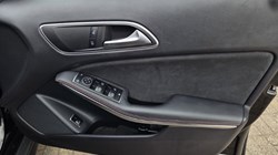 2020 (69) MERCEDES-BENZ GLA 180 AMG Line Edition 5dr Auto 5649524