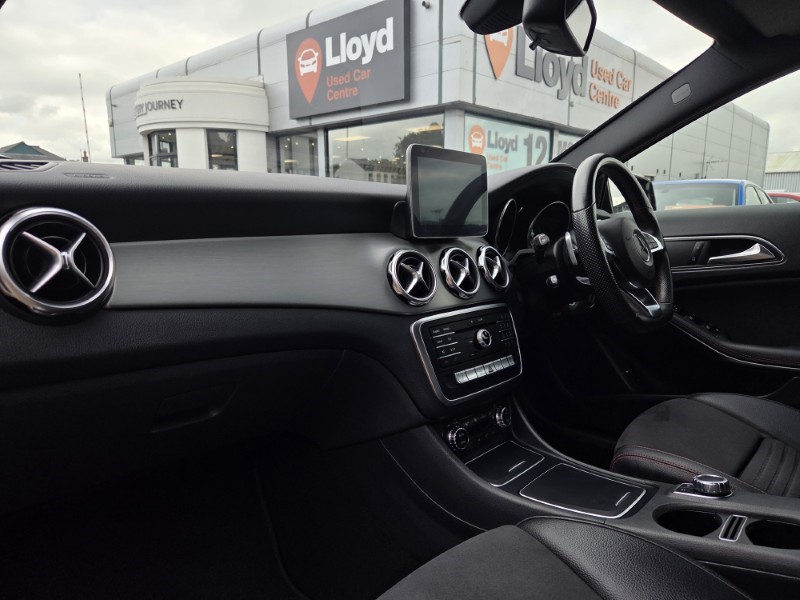 2020 (69) MERCEDES-BENZ GLA 180 AMG Line Edition 5dr Auto 5649519