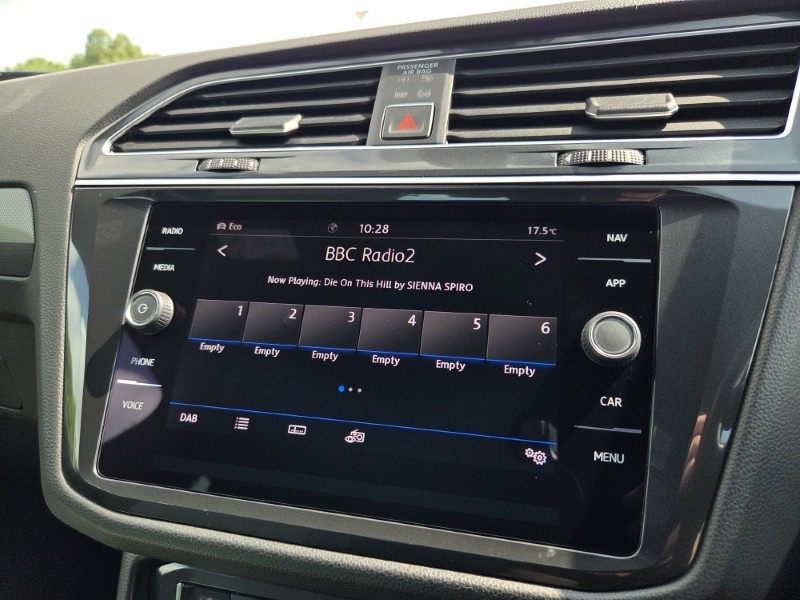 2018 (18) VOLKSWAGEN TIGUAN 2.0 TSi 180 4Motion R-Line 5dr DSG 5651289